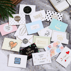 多款心意卡款式可隨花束附送,免費提供,適合生日、感謝或表達祝福