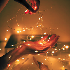 花束加上 LED 燈飾效果,提升浪漫氣氛,適合送禮或求婚用