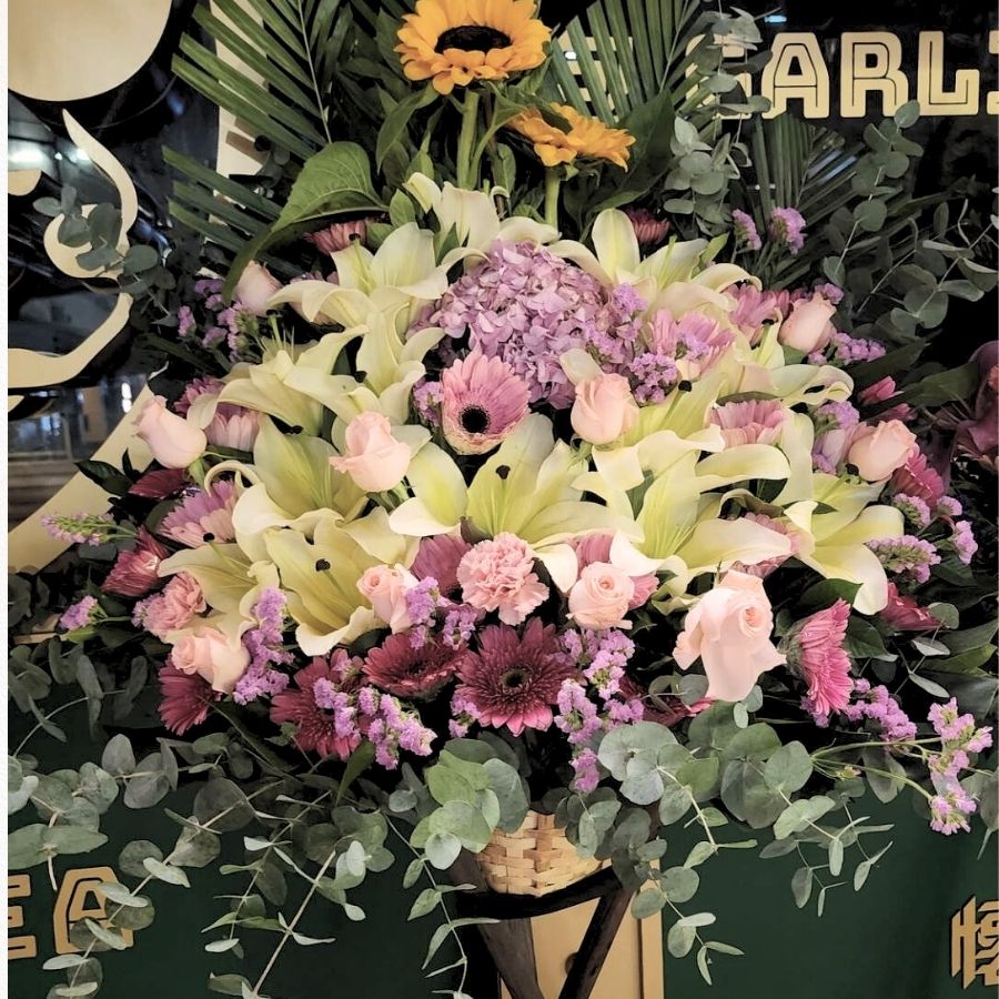 B007 粉紫百合粉玫瑰祝賀花籃｜Rich Garden 大富貴花店
