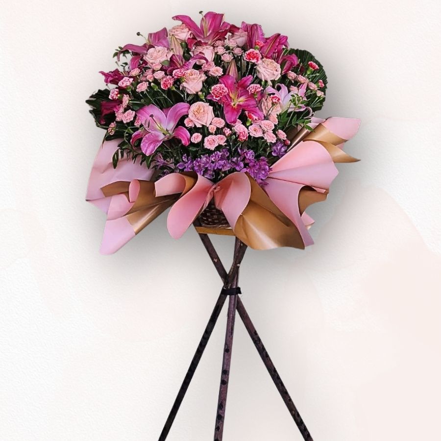 粉紅百合紫調花牌 B024｜Pink Lily Celebration Stand｜大富貴花店 Rich Garden
