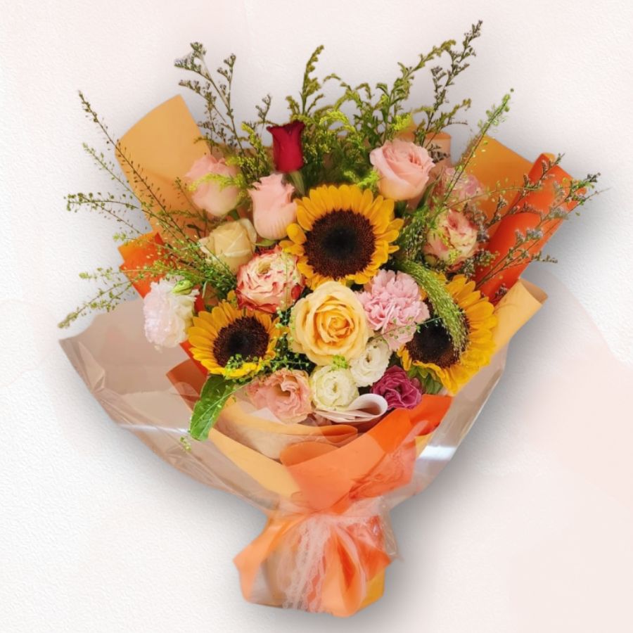 向日葵玫瑰花束 Sunflower Rose Bouquet，充滿陽光氣息與祝福寓意，適合母親節、生日、畢業典禮、探病與開張賀禮｜香港大富貴花店 Rich Garden
