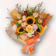向日葵玫瑰花束 Sunflower Rose Bouquet，充滿陽光氣息與祝福寓意，適合母親節、生日、畢業典禮、探病與開張賀禮｜香港大富貴花店 Rich Garden

