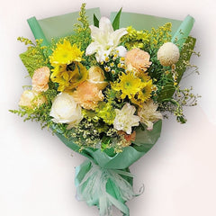 暖陽祝賀花束 F082｜百合 × 香檳玫瑰 × 黃菊層次搭配｜大富貴花店 Rich Garden
