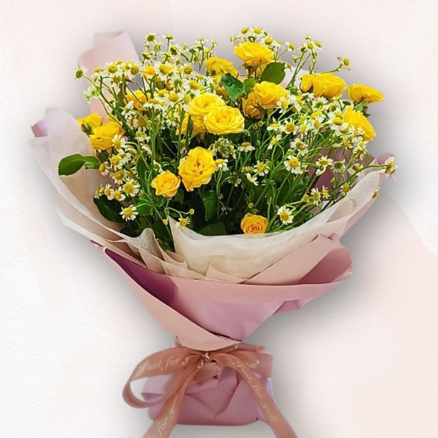 黃色玫瑰小雛菊花束 Yellow Rose Daisy Bouquet，清新活力滿滿的送花之選｜香港大富貴花店 Rich Garden